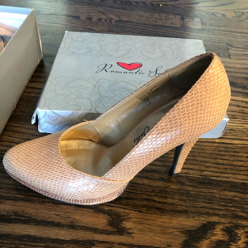 Women shoes size 7 1/2
